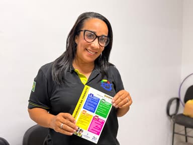 Imagem referente à notícia Dia do Estudante é marcado por ação da comissão de educação para o trânsito com alunos da EJA