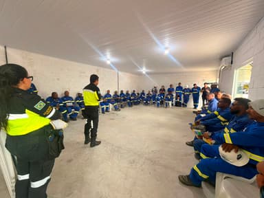 Imagem referente à notícia Comissão de Educação para o Trânsito da SMT realiza ação educativa na B&Q
