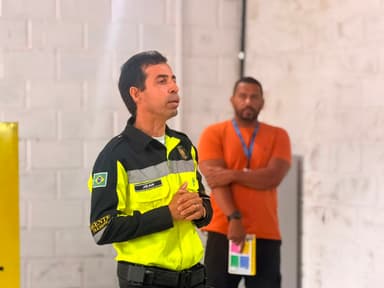Imagem referente à notícia Comissão de Educação para o Trânsito da SMT realiza ação educativa na B&Q