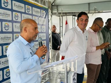 Imagem referente à notícia Alagoinhas assina ordem de serviço para semáforos inteligentes e videomonitoramento