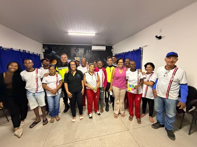 Dia do Estudante é marcado por ação da SMT de educação para o trânsito com alunos da EJA
