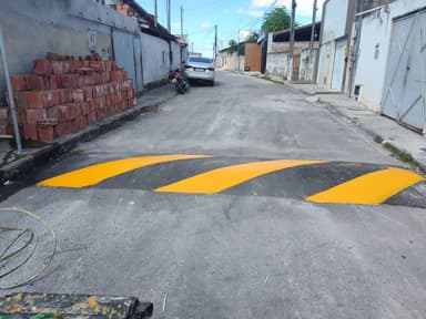 Imagem referente à notícia Novos redutores de velocidade recebem sinalização em diferentes pontos de Alagoinhas
