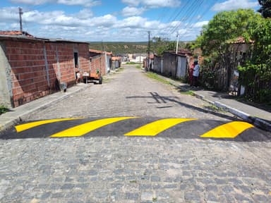 Imagem referente à notícia Novos redutores de velocidade recebem sinalização em diferentes pontos de Alagoinhas