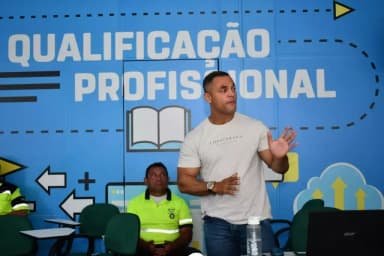 Imagem referente à notícia Operadores de trânsito da SMT participam de curso de qualificação profissiona
